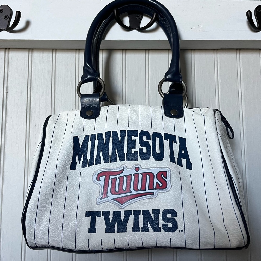Minnesota Twins: Genuine Merchandise White and Blue Bag